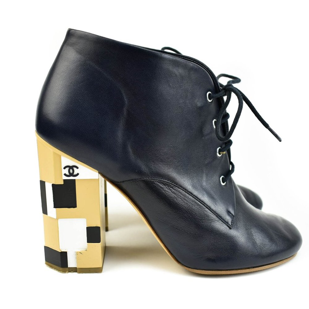 CHANEL: Navy Blue, Leather & "CC" Logo Ankle Boots - Picture 5 of 8